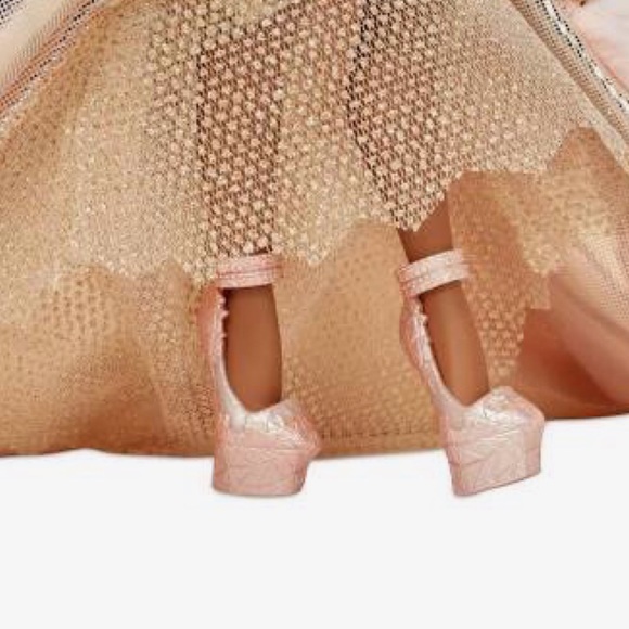 L.O.L Surprise Nye Queen Collector Edition 2021 Doll - Picture 6 of 8